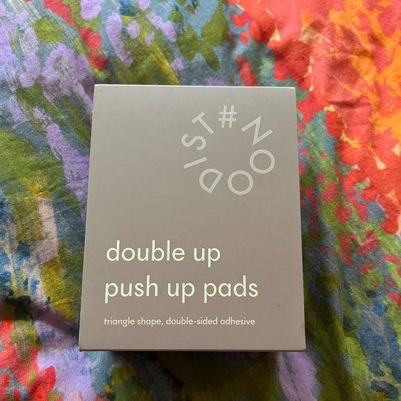 NOOD Double Up Triangle Push Up Pads - Picture 2 of 7
